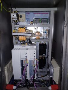 Cuadro eléctrico con Siemens S7-1500 y comunicaciones PROFINET International